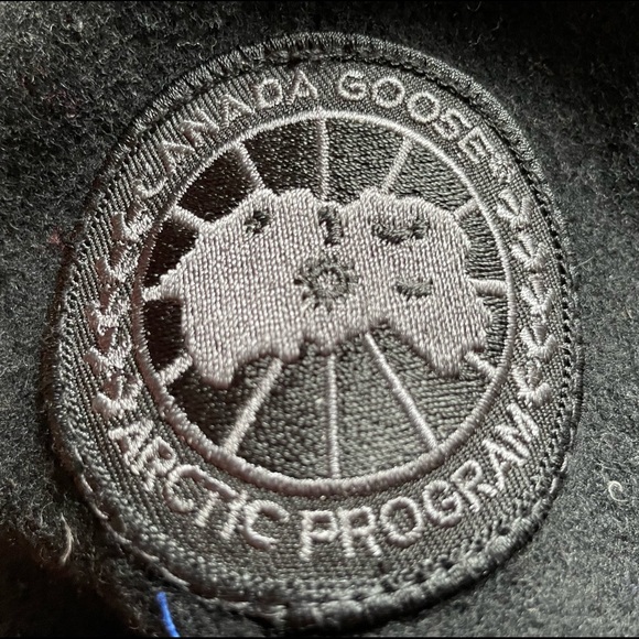 Canada Goose winter jacket- Limited Edition Melton Size S - Picture 2 of 8